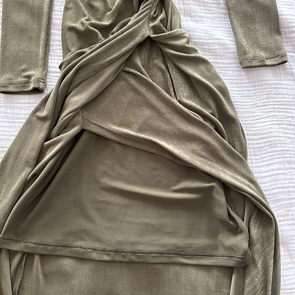 Significant Other cut out MIDI Dress in sage green size small - Picture 6 of 6